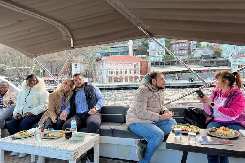 Sunset Cruise on Luxury Yacht Istanbul 4