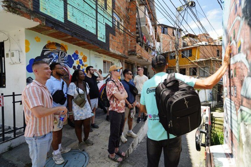 Comuna 13 with Local Guides: Graffiti & Real Stories 4