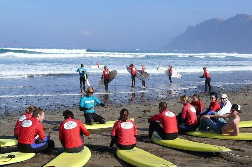 Surf class in Famara 9:15-12:00 or 11:45-14:30 (2h class) 3
