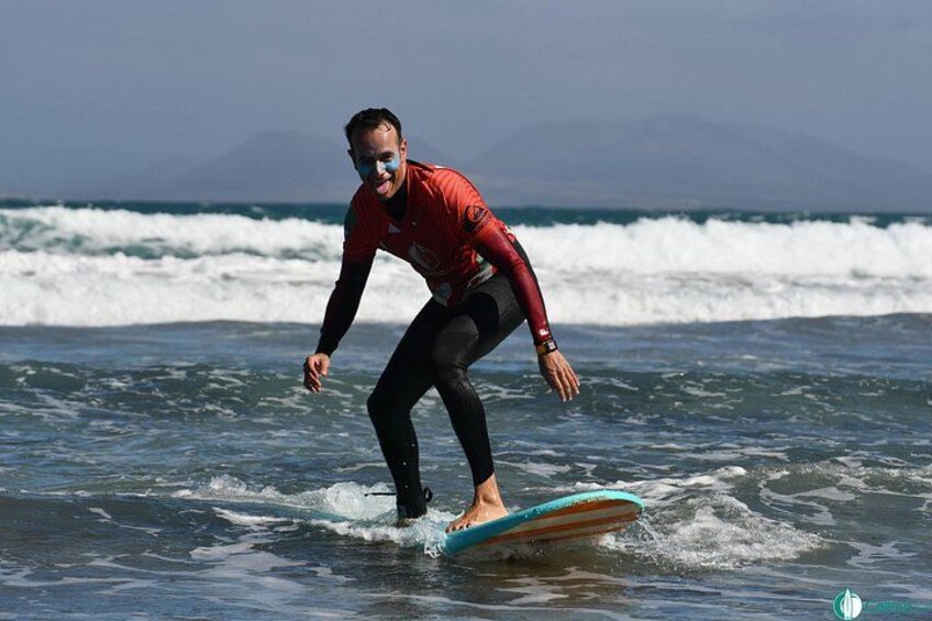 Surf class in Famara 9:15-12:00 or 11:45-14:30 (2h class) 2