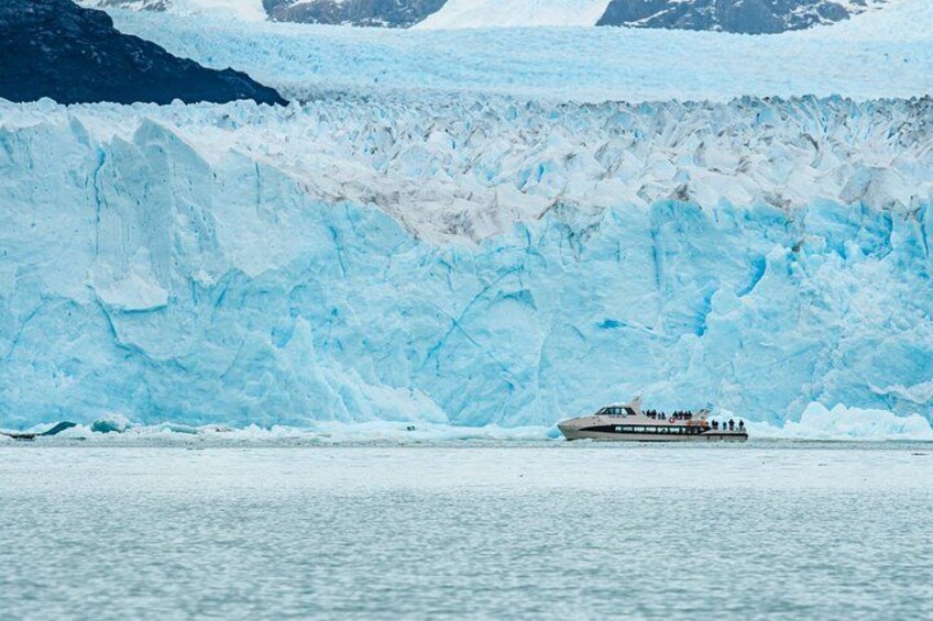 Perito Moreno Glacier with Navigation from El Calafate 1