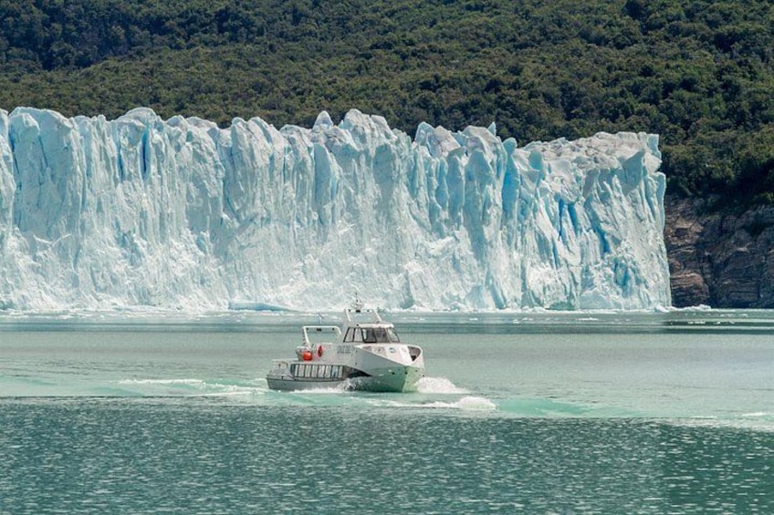 Perito Moreno Glacier with Navigation from El Calafate 2