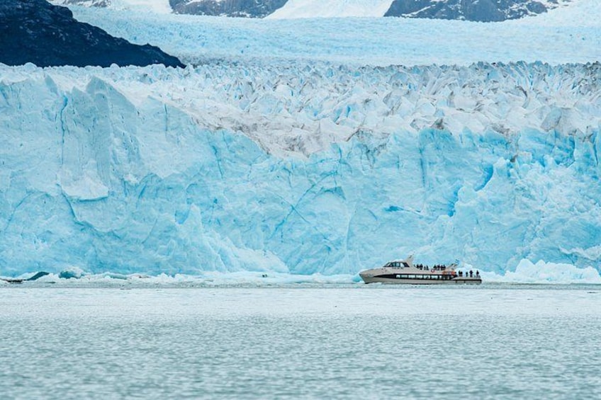 Perito Moreno Glacier with Navigation from El Calafate 1