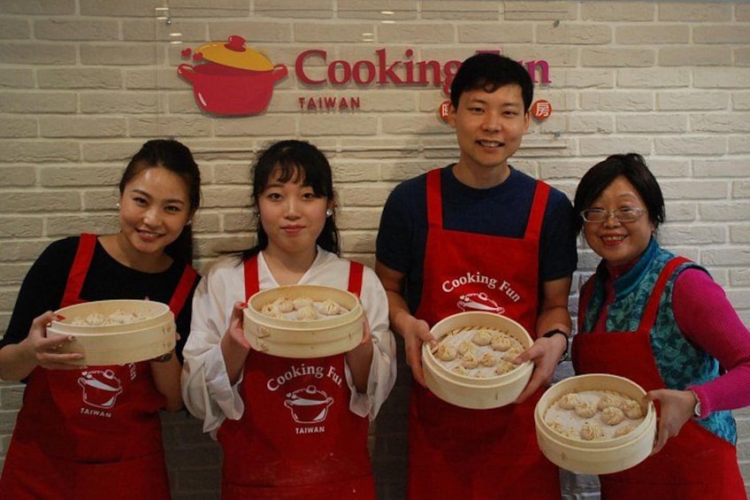 Xiao Long Bao, Chicken vermicelli with mushroom and sesame oil, Tofu strips salad, Bubble milk tea. Taiwan Traditional Delicacies Experience-A (Taipei Cooking Class) 5