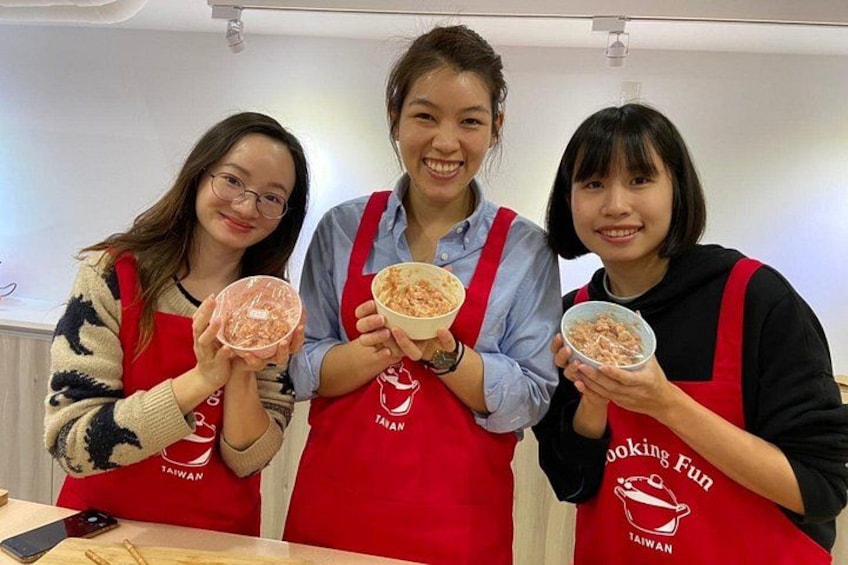 Xiao Long Bao, Chicken vermicelli with mushroom and sesame oil, Tofu strips salad, Bubble milk tea. Taiwan Traditional Delicacies Experience-A (Taipei Cooking Class) 3