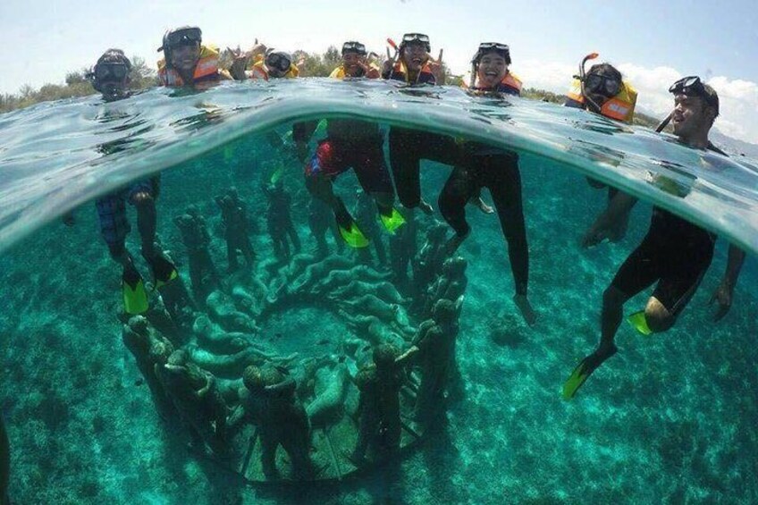 Gili Meno, Statue Ring Point