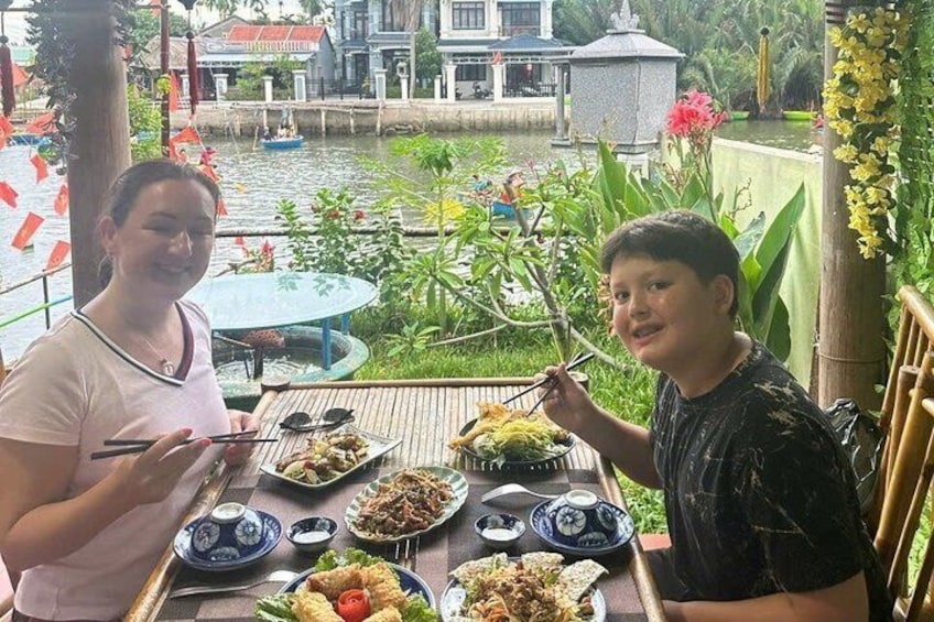 Hoi An Riverside Cooking Class(Local market,Basket Boat,Fishing) 5