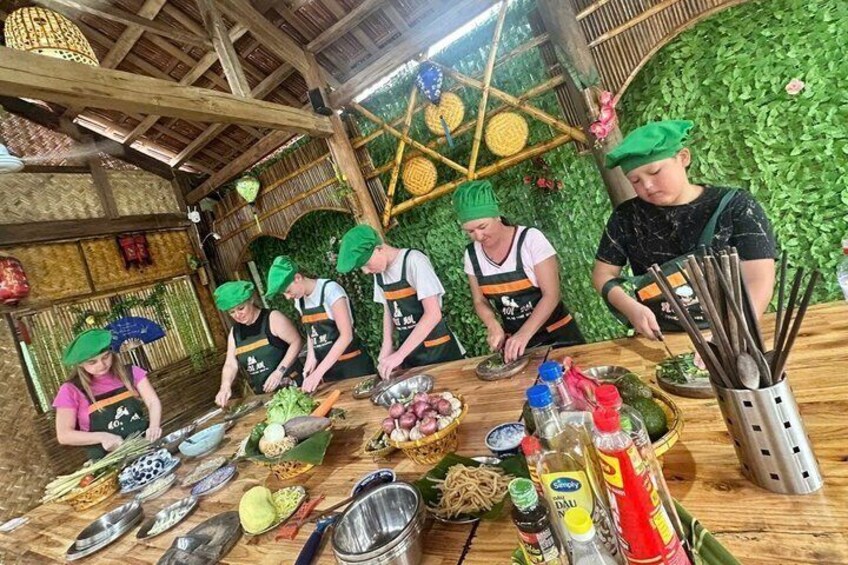 Hoi An Riverside Cooking Class(Local market,Basket Boat,Fishing) 2