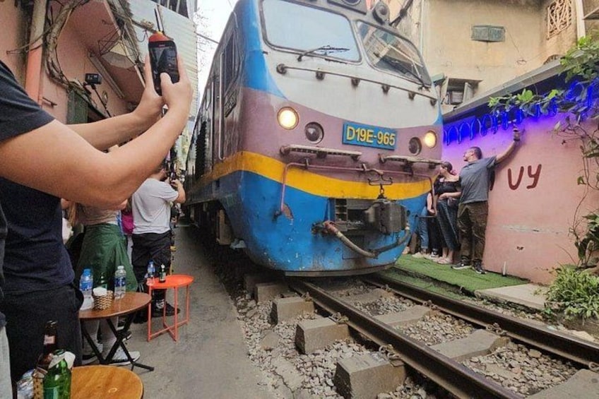 Best Hanoi Street Food Tour: Train Street & Hidden Alleyways 1