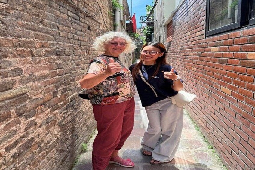 Best Hanoi Street Food Tour: Train Street & Hidden Alleyways 2