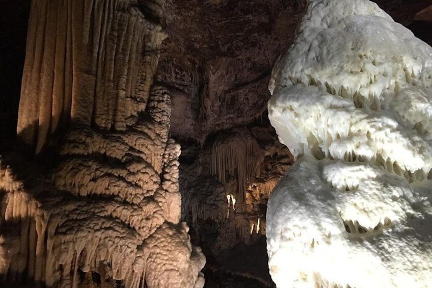 Different colours and shapes of stalactites and stagagmite 4