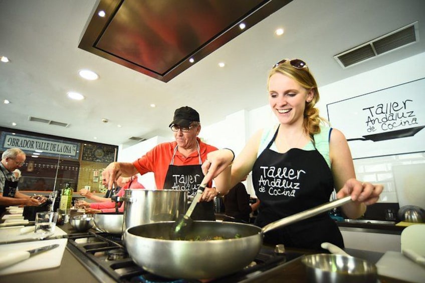 Seville: Paella & Tapas Cooking Class + Triana Market Tour 2