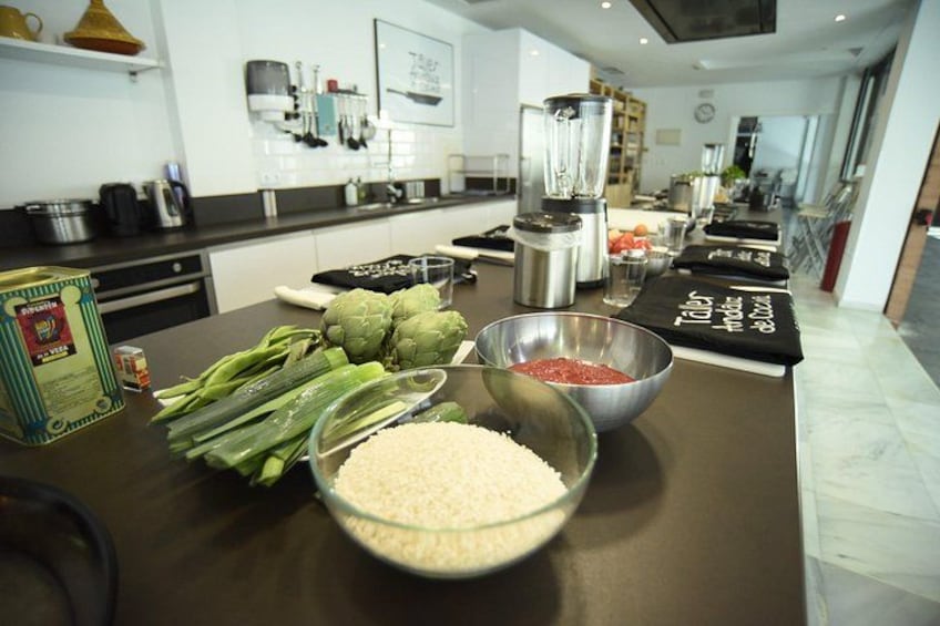Seville: Evening Spanish Cooking Class — Paella, Tapas & Sangría 2