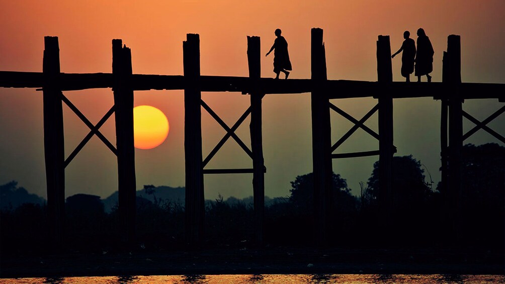 Sunset view of the historic & beautiful U Bein Bridge in Mandalay  1