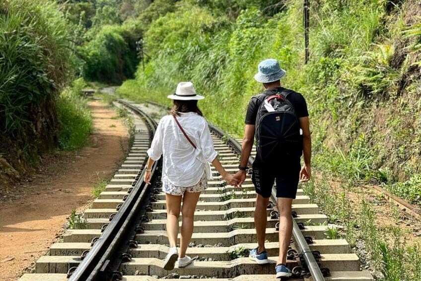 Discover Ella - Ella Rock, Little Adam's Peak & Nine Arch Bridge 3