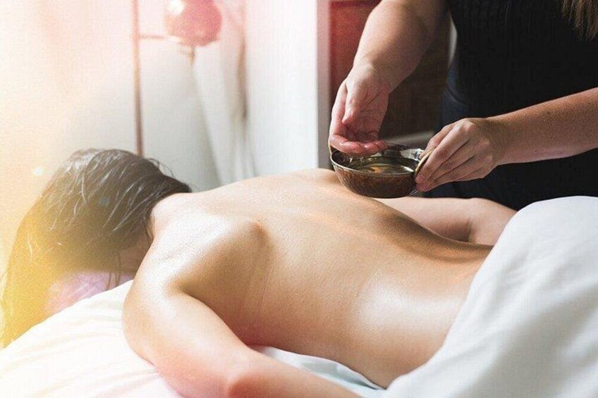 Oil Body Massage after Shirodhara 4