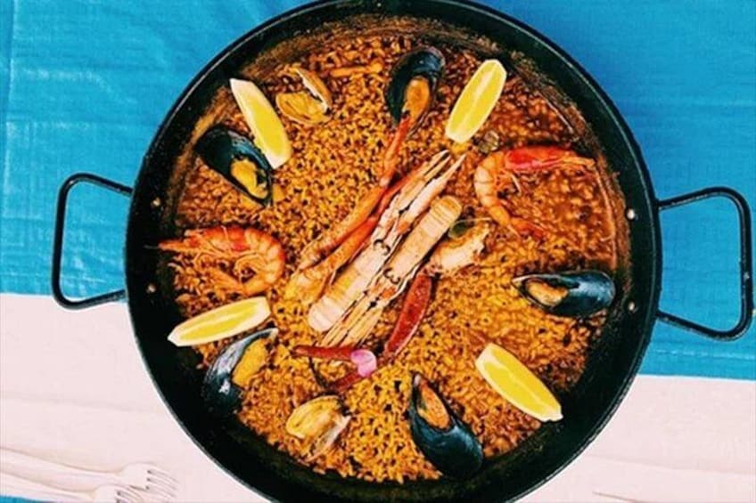 Paella with 1 lt of Sangria at Restaurante America 1