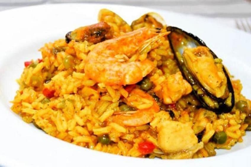 Paella with 1 lt of Sangria at Restaurante America 4