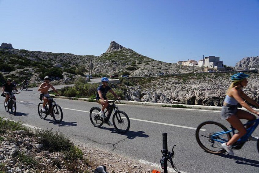 group on the small road to Les Goudes 3