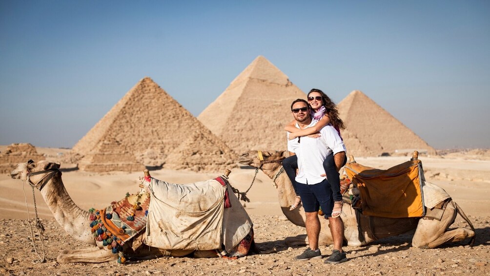 Cairo: Pyramids, Bazaar, Citadel Tour with Photographer