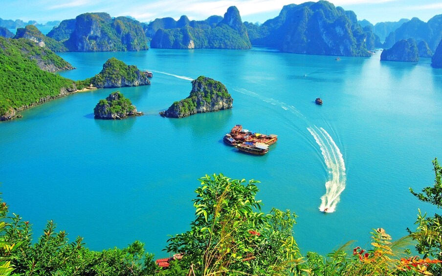 4-DAY APRICOT CRUISE WITH 2 NIGHTS HOTEL 1 NIGHT ON BOARD 2