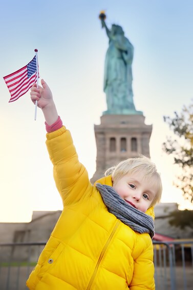 New York: Statue of Liberty Private Tour for Families