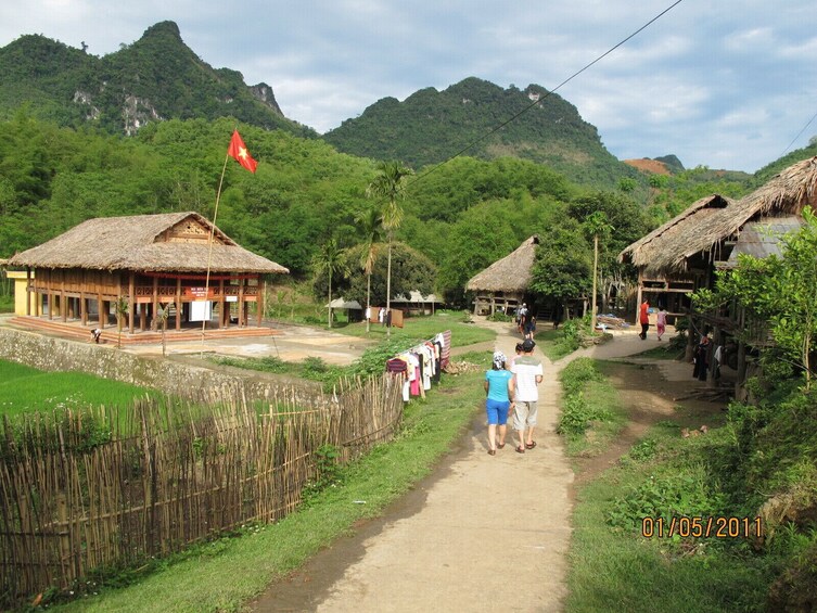 Jeep tour: 3 days mountain retreat Mai Chau