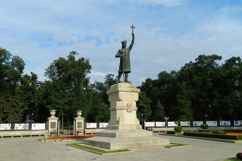 Private Cherry Liqueur Tour from Chisinau 4