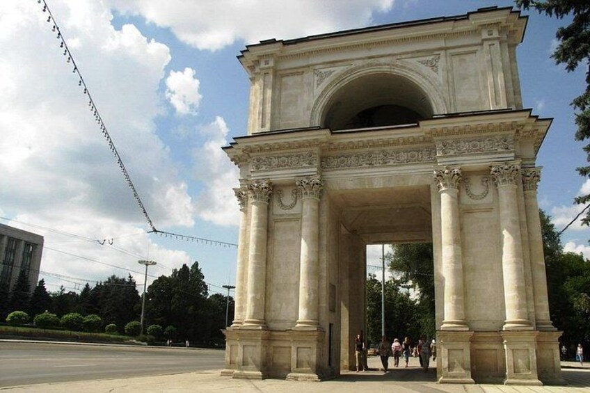 Private Cherry Liqueur Tour from Chisinau 2