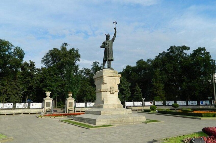 Chisinau Half-Day Private Tour by Bike with Local Guide 1