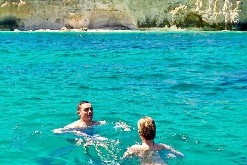 Boat tour of Ortigia Island and sea caves 2