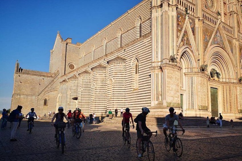E-bike tour in Orvieto in small group: history, culture with lunch or dinner 3