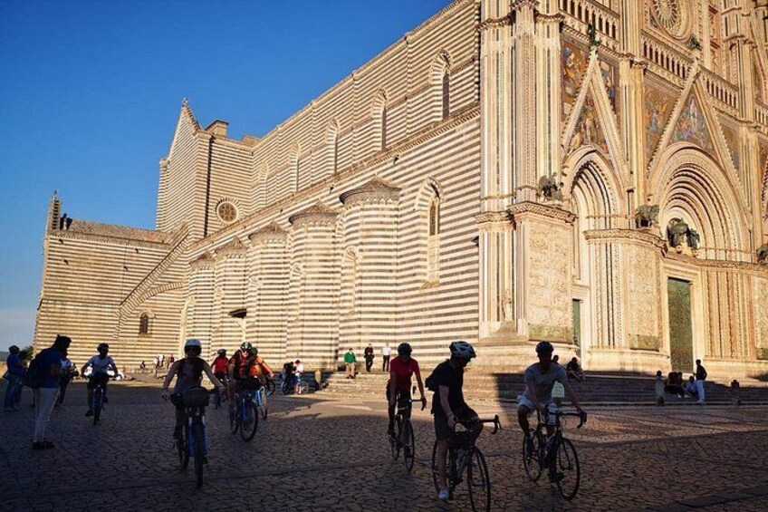 E-bike tour in Orvieto in small group: history, culture with lunch or dinner 3