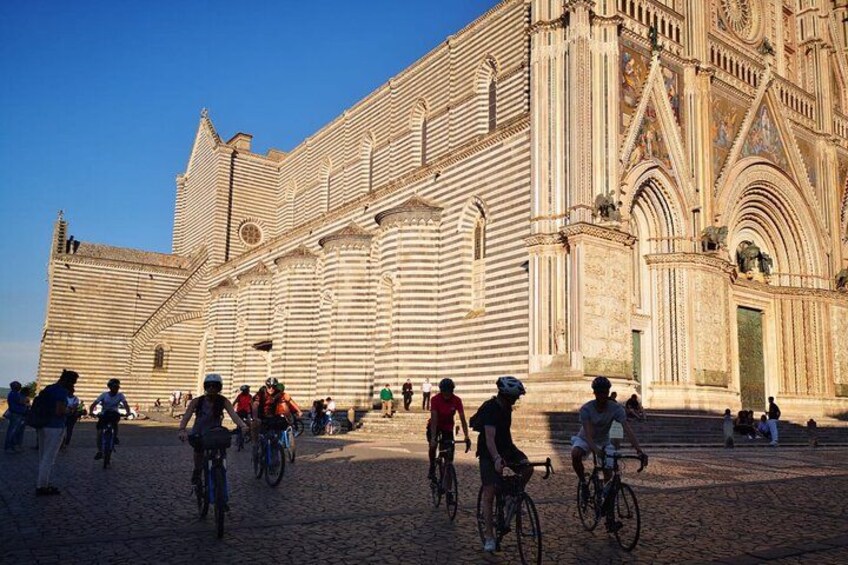 E-bike tour in Orvieto in small group: history, culture with lunch or dinner 3