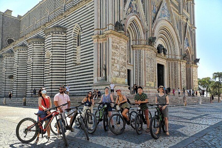 E-bike tour in Orvieto in small group: history, culture with lunch or dinner 2
