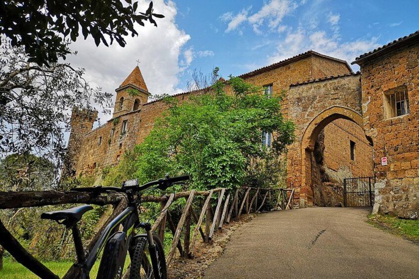 Small Group E-bike Experience from Orvieto to Civita with Lunch 4