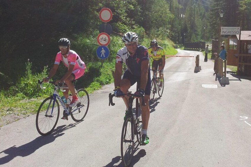 BIKE TOUR ON THE DOLOMITES - SELLA RONDA: Passo Pordoi-Sella-Gardena-Campolongo