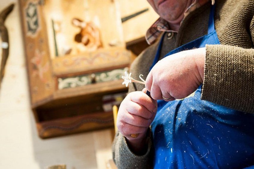 we discover some wood carver 3