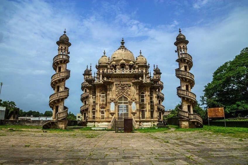 Sacred Sojourn: Junagarh & Somnath Temple Tour from Rajkot 3
