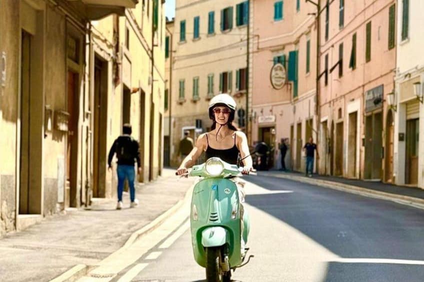 Tuscany Vespa & Wine Tour, lunch, medieval villages, wine tasting 2
