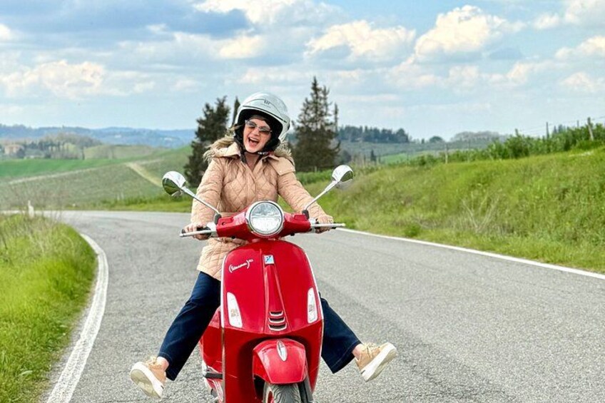Tuscany Vespa & Wine Tour, lunch, medieval villages, wine tasting 3