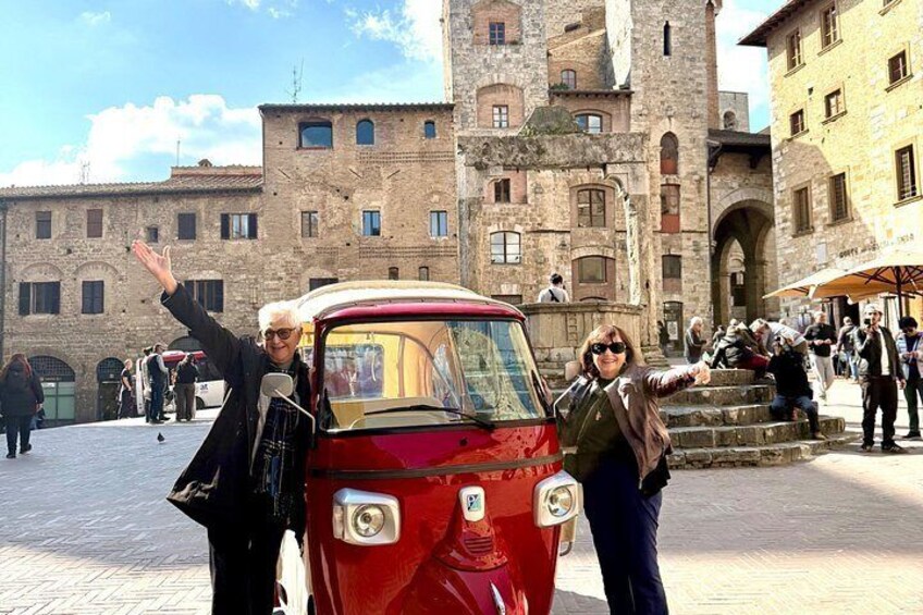 Tuscany Vespa & Wine Tour, lunch, medieval villages, wine tasting 5
