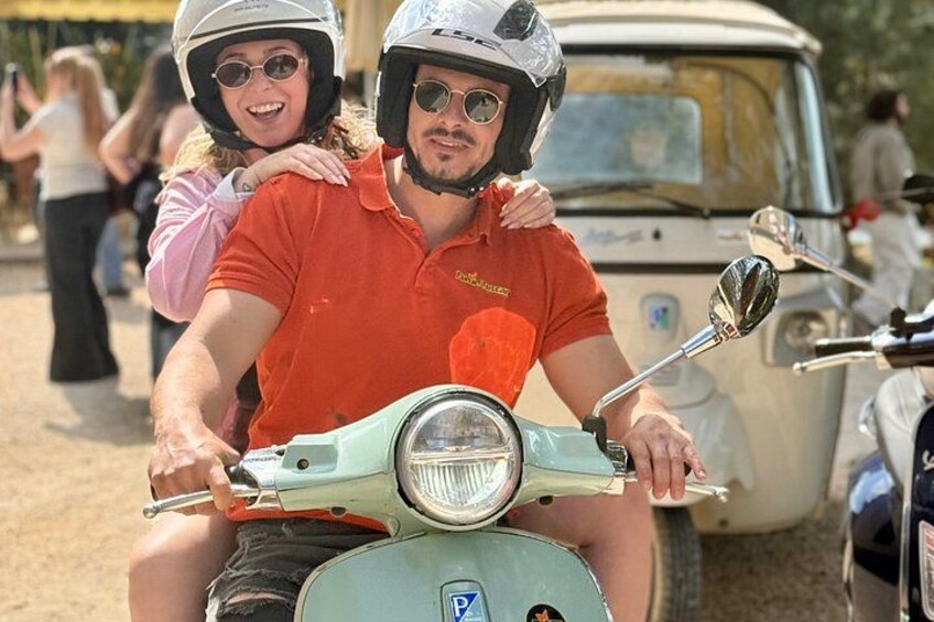Tuscany Vespa & Wine Tour, lunch, medieval villages, wine tasting 4
