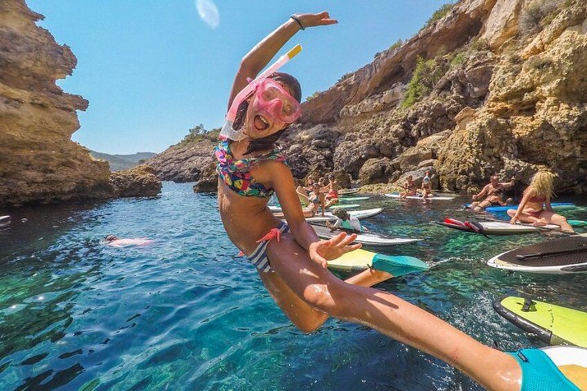 Discover the best corners of the island in paddle surf 2