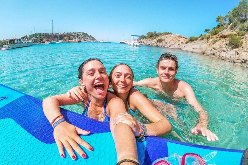 Discover the best corners of the island in paddle surf 3