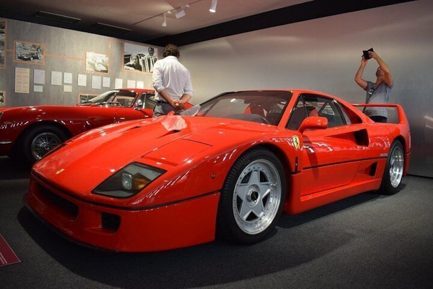 Black&Red:Lambo Museum,Ferrari Factory,Ferrari Museum,Lunch,Private transport 3