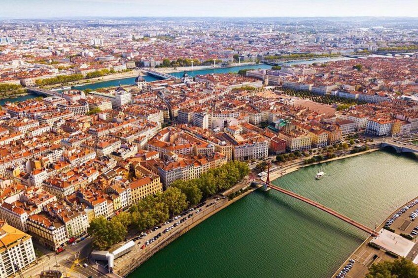 Fly above Lyon in a private plane 1