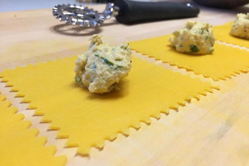 3 Pasta, Ragu',Tiramisu and Unlimited wine tasting 4