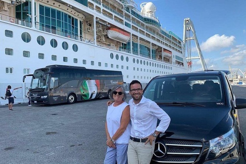 Un crucero, un autobús y una furgoneta Mercedes. 2