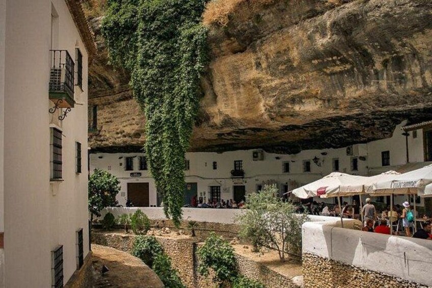 Private Tour to Ronda and white village of Setenil from Cordoba 4